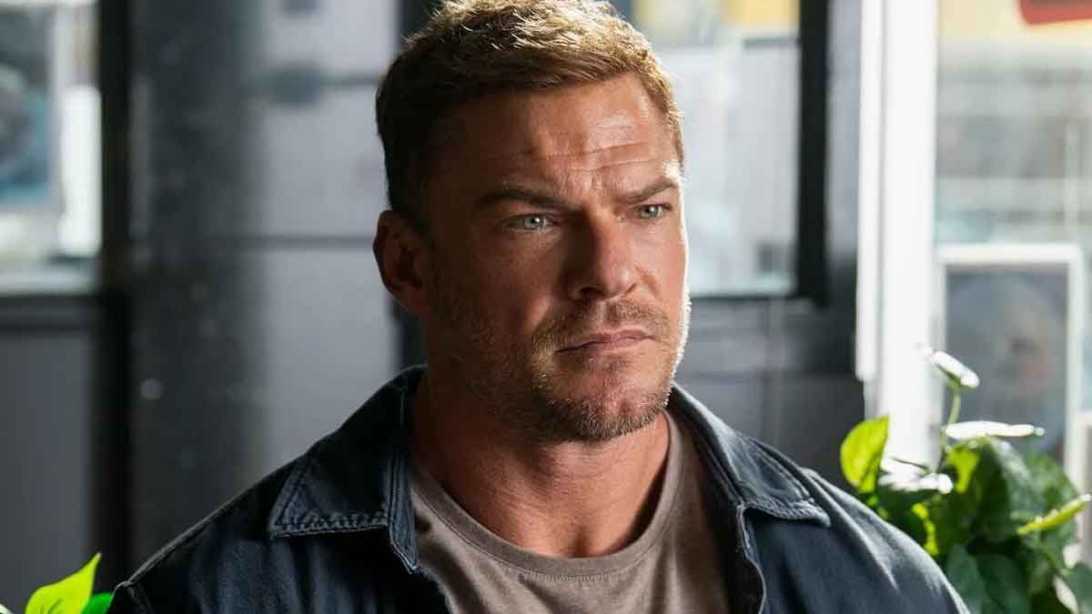 Alan Ritchson reacciona al éxito arrollador de Reacher temporada 4