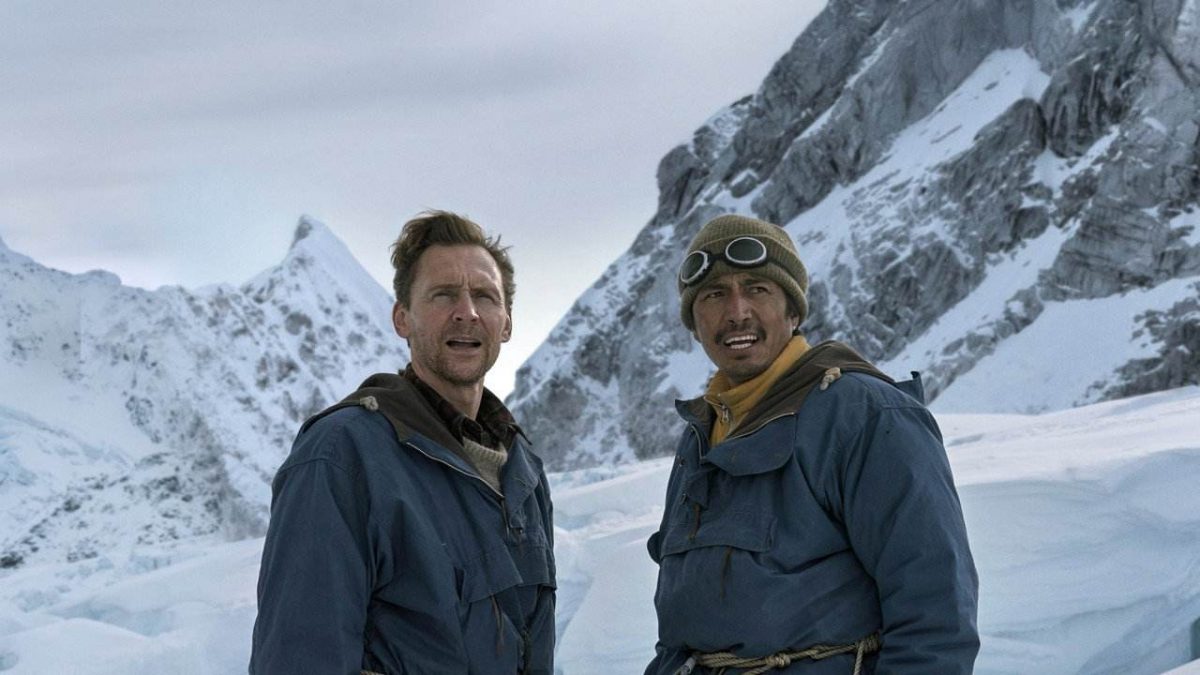 Tom Hiddleston se enfrenta al Everest de verdad en Tenzing, la película que quiere cambiar cómo recordamos una hazaña histórica